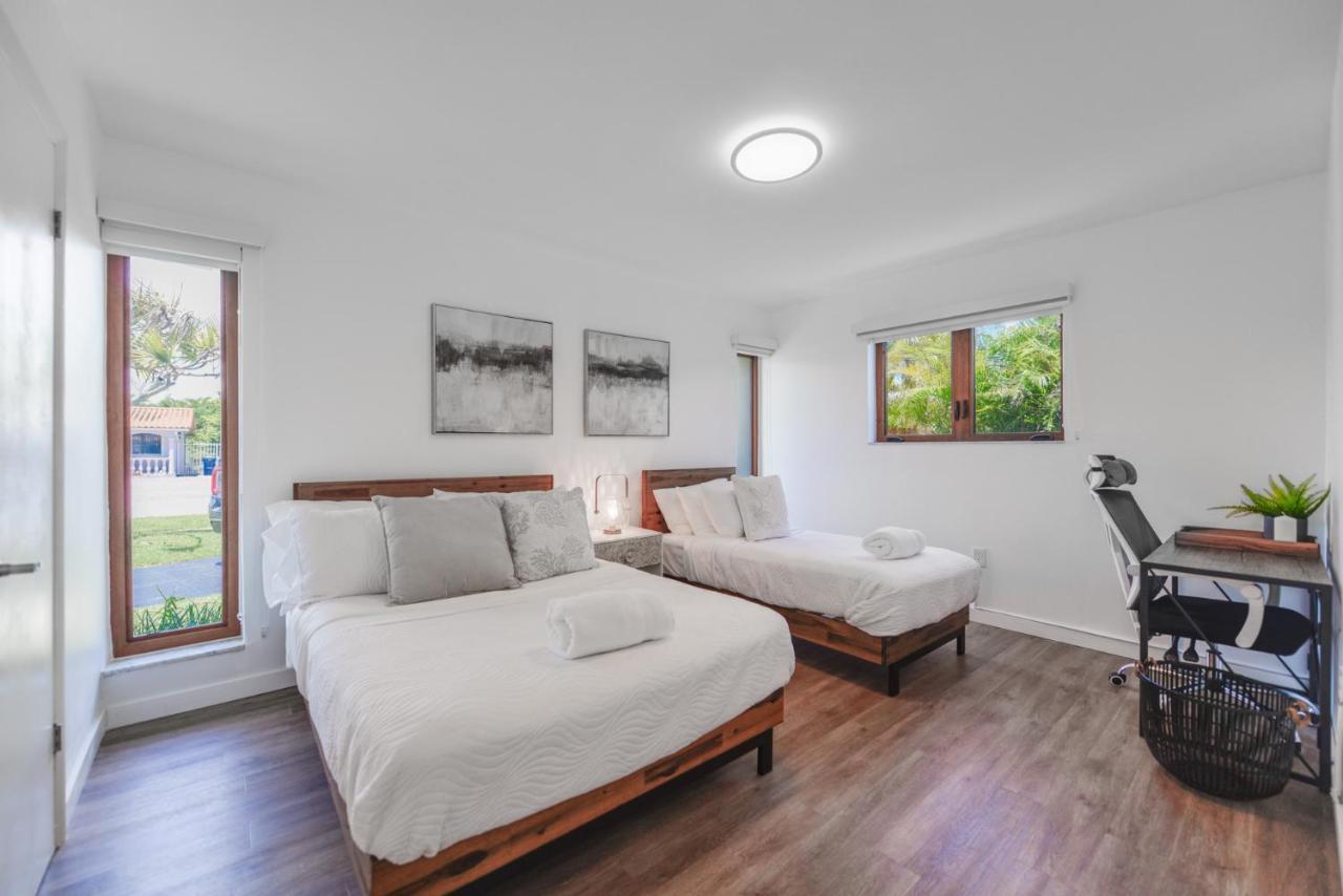 Awesome 4 Bedroom Housew/pool @westchester Miami Hébergement de vacances