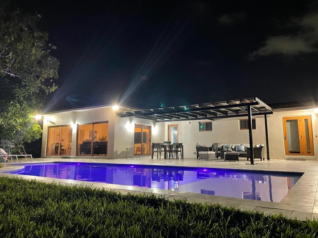 Awesome 4 Bedroom Housew/pool @westchester Miami *