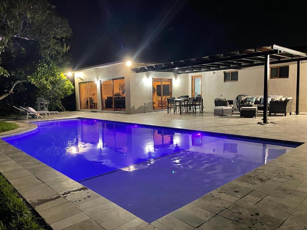 Awesome 4 Bedroom Housew/pool @westchester Miami Hébergement de vacances *